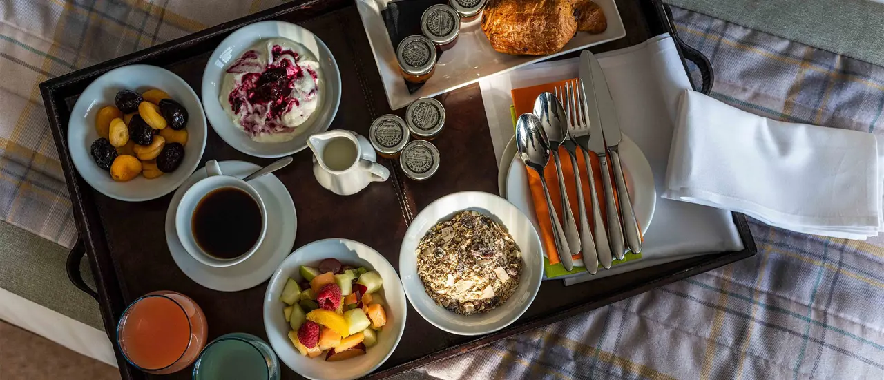 White Lion Hotel: Coastal Hotel in Aldeburgh, Suffolk, breakfast tray 