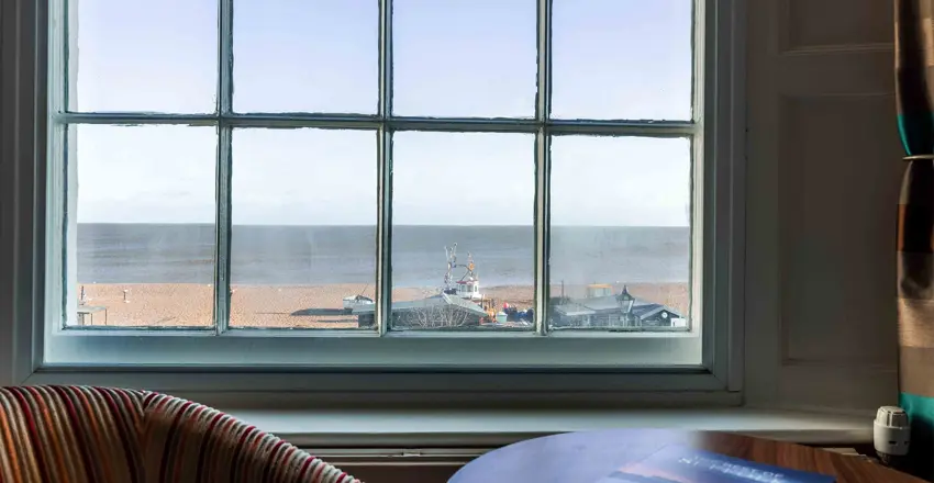 White Lion Hotel: Coastal Hotel in Aldeburgh, Suffolk, sea view bedroom view from window