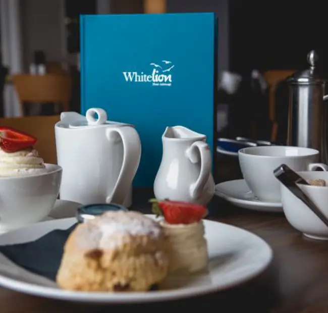 White Lion Hotel: Coastal Hotel in Aldeburgh, Suffolk, cream tea 