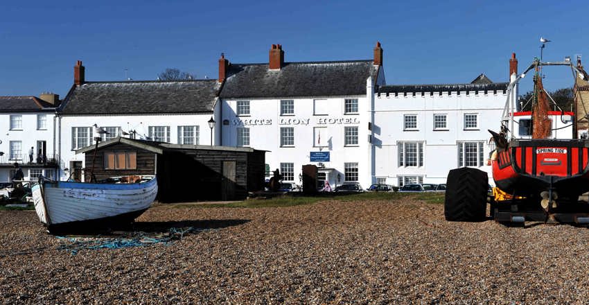 White Lion Hotel: Coastal Hotel in Aldeburgh, Suffolk, exterior