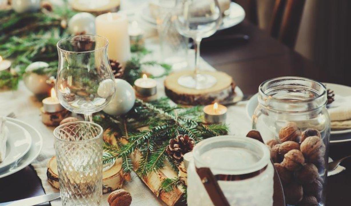 Christmas table stock image, The White Lion Hotel Aldeburgh
